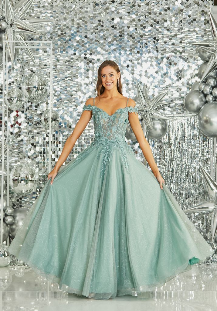 Tiffanys Prom Roxy - Image 3